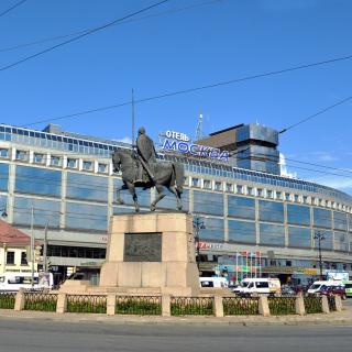 Пикассо - пл. Александра Невского дом 